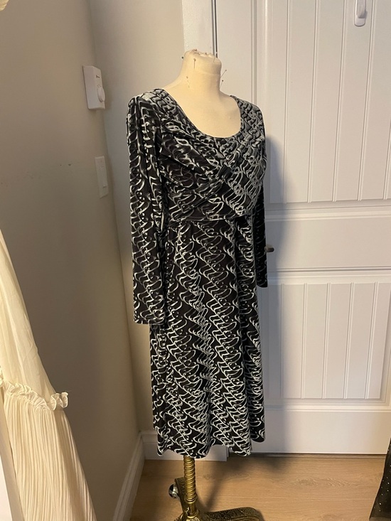 Vintage Dresses & Skirts - Vintage green pressed velvet/velour Long Sleeve Midi Dress M